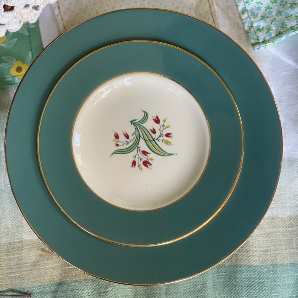 Elegant Green and White Dinnerware Set